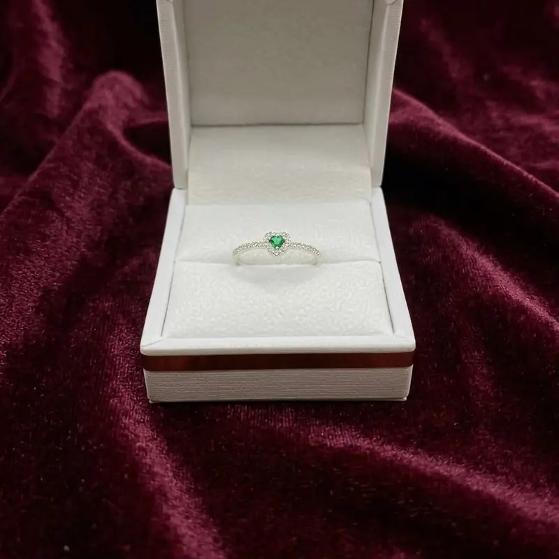 Anillo Corazón Esmeralda