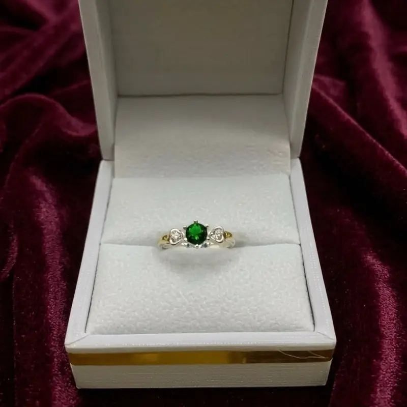 Anillo Solitario Corazones Verde